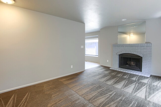 Building Photo - 1120 Canyon Rd