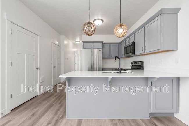 Building Photo - 547 N 360 W