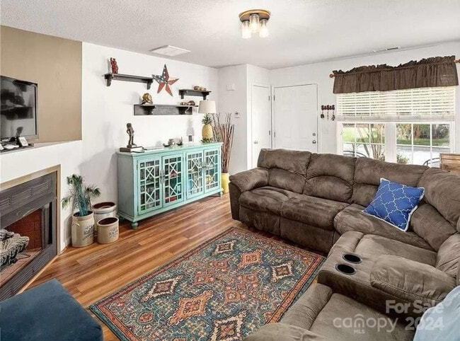 Building Photo - 206 Farington Cir