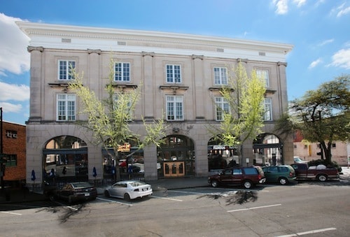 Building Photo - 320 E Clayton St