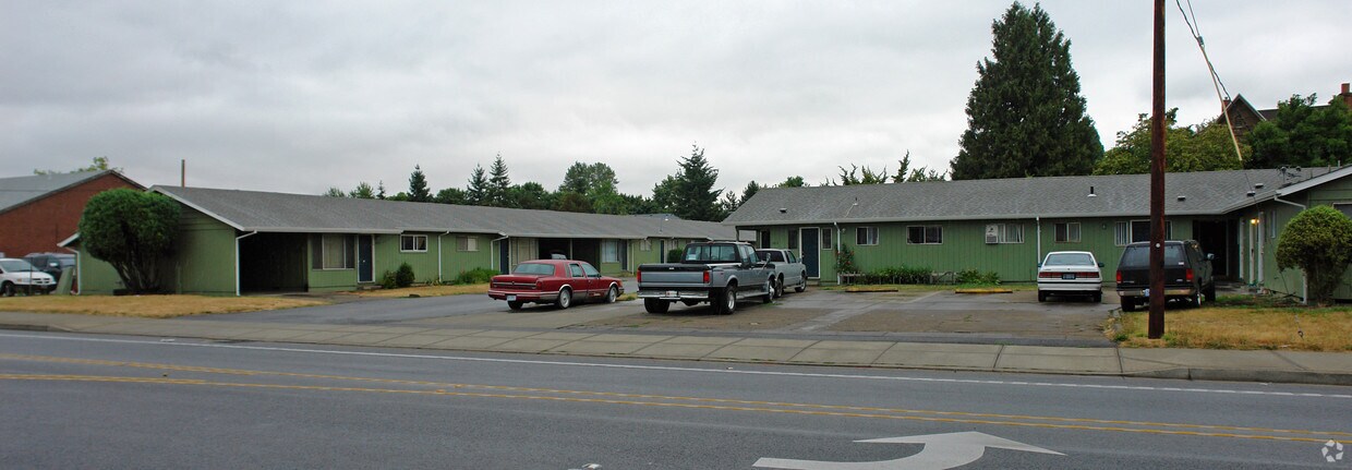 Foto principal - 1022-1092 Savage Rd NE