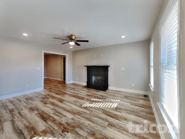 Building Photo - 302 Oxfordshire Dr