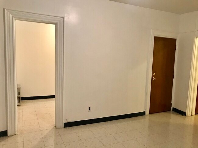Building Photo - 52 Hausman St