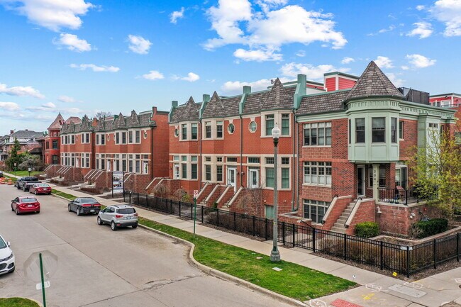 Building Photo - 212 Erskine St