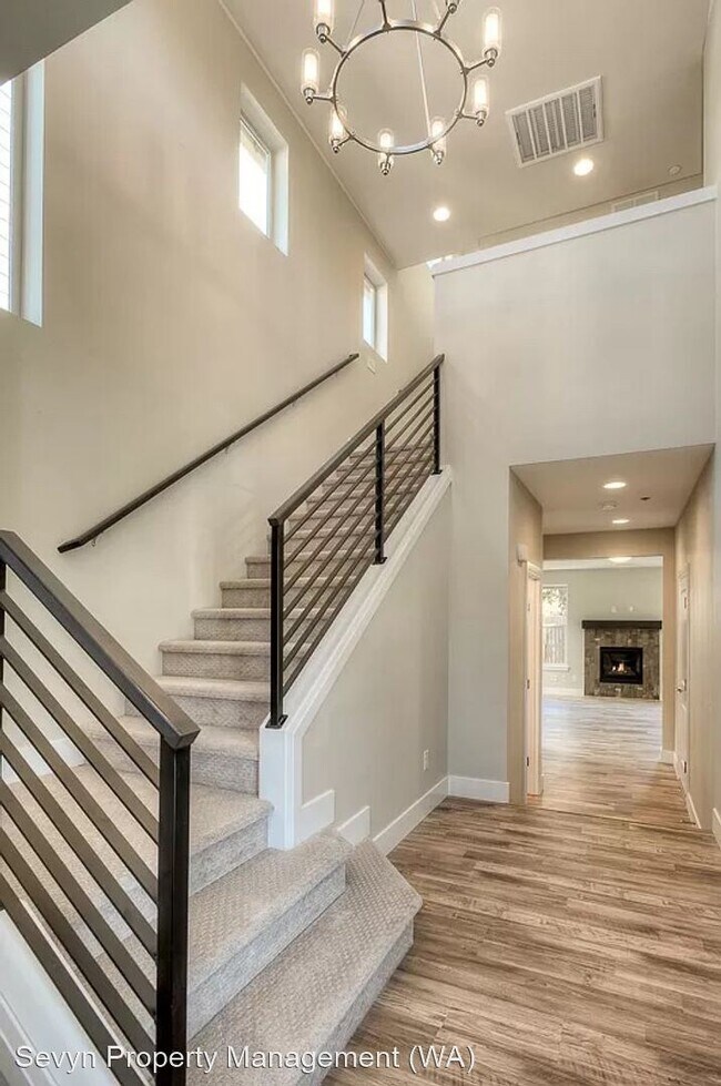 Foto del edificio - 4 br, 3.5 bath House - 21011 2nd Ave W
