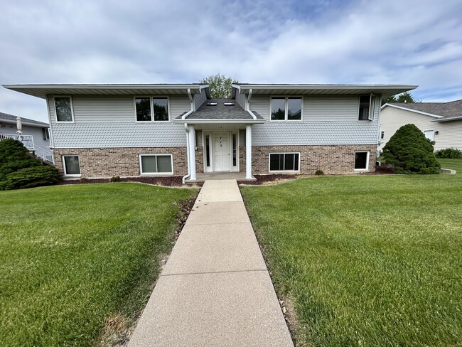 Building Photo - 715 S Canterbury Dr