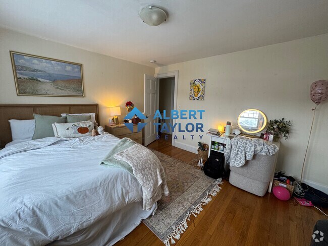 Building Photo - 44 Greycliff Rd