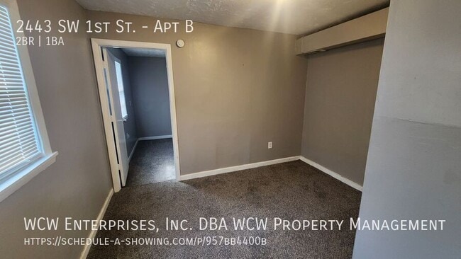 Foto del edificio - 2443 SW 1st St