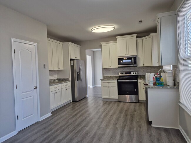 Building Photo - Landstown