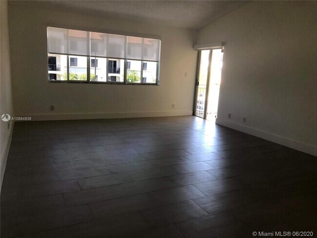 Foto del edificio - 21300 NE 8th Ct