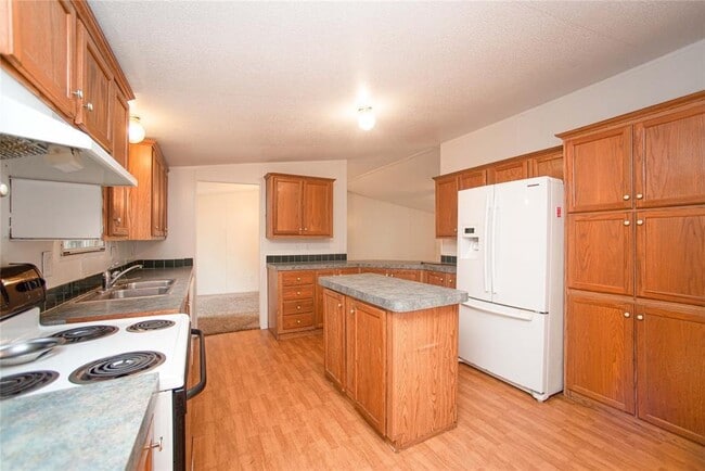 Building Photo - 16495 Taurus Ct