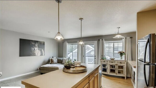 Foto del edificio - 903 Snowberry St