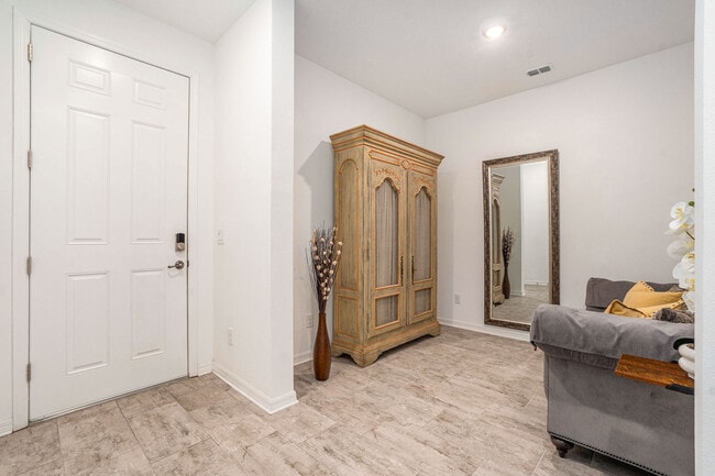 Building Photo - 1105 Lady Gouldian Ct