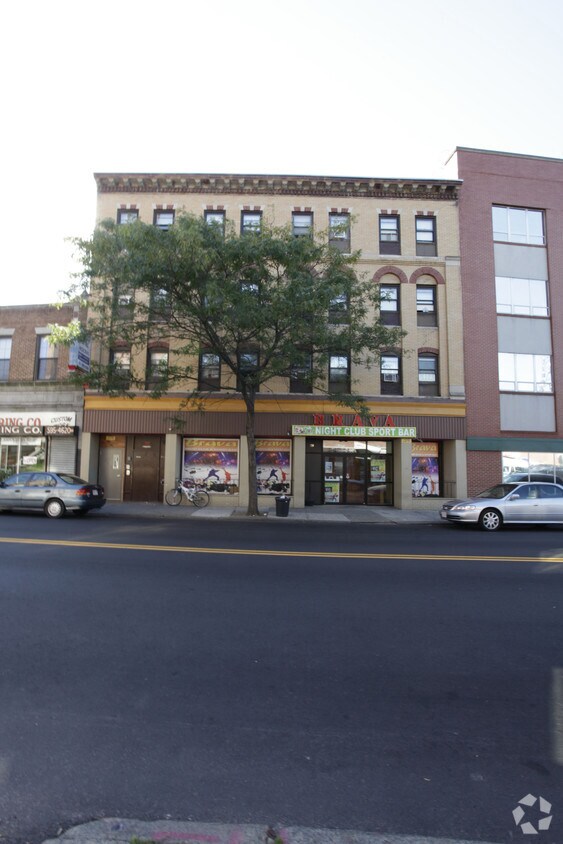 Building Photo - 124-130 Union