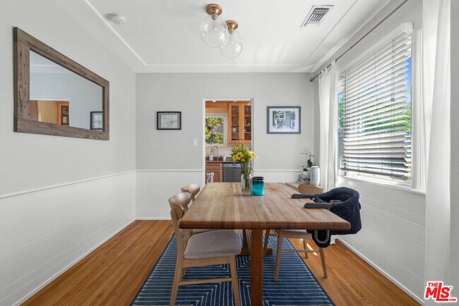 Foto del edificio - 4240 McConnell Blvd