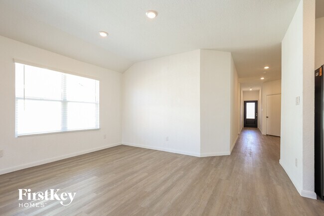 Foto del edificio - 10626 Vinateros Dr