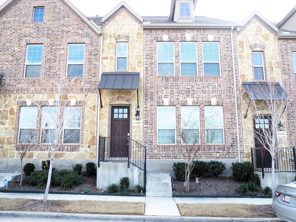 Foto principal - 3 Bed 3.5 Bath Townhouse in Lewisville