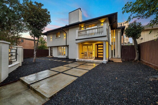 Foto del edificio - 6321 Deerwood Rd
