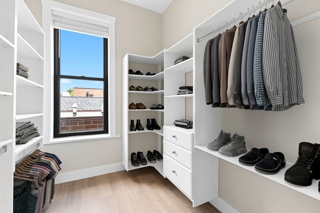 Building Photo - Charleston 2054 W