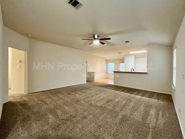 Foto del edificio - 6637 Charles Field