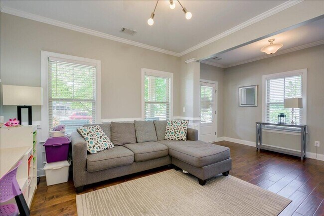 Building Photo - Beautiful Canterbury Farms 4 Bedroom!