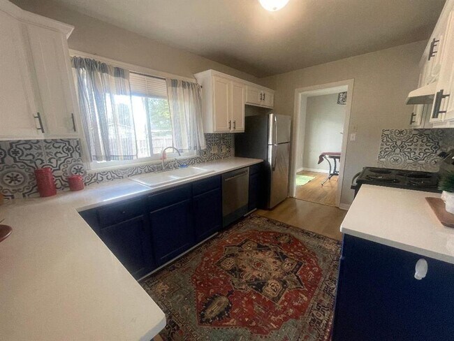 Building Photo - 2415 W Britton Rd