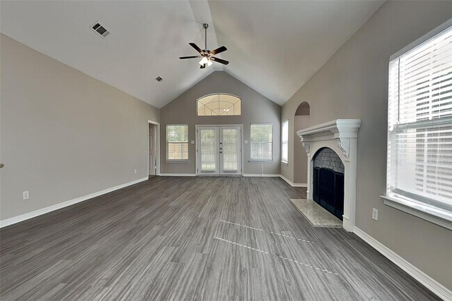 Foto del edificio - 536 Springwood Dr