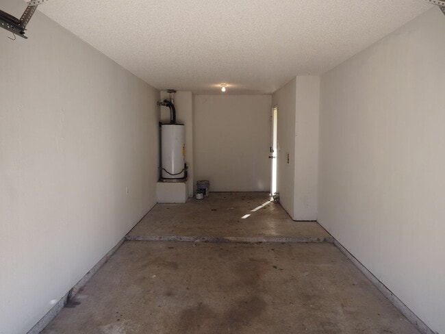 Building Photo - Amazing home ready to move in!
