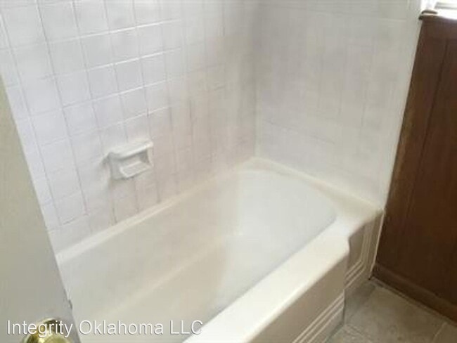 Building Photo - 3 br, 1.5 bath House - 4202 North Wheeler Ave