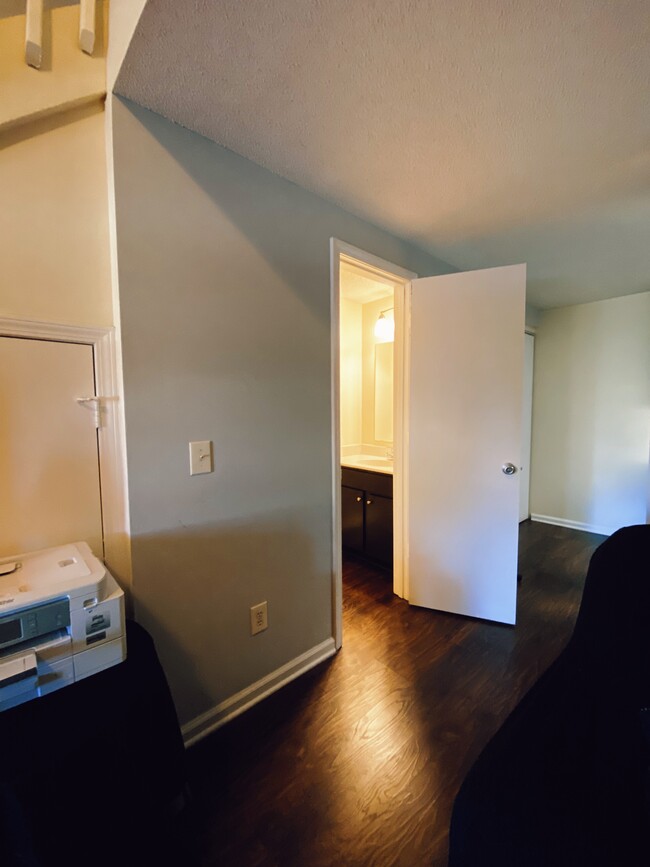 Hallway (1st Floor) - 416 Racine Dr
