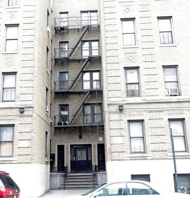 Foto del edificio - 245 E 196th St