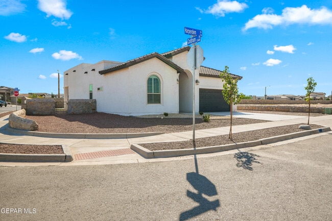 Building Photo - 874 Harpendem Dr