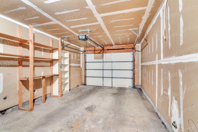 Building Photo - 975 S 250 W St