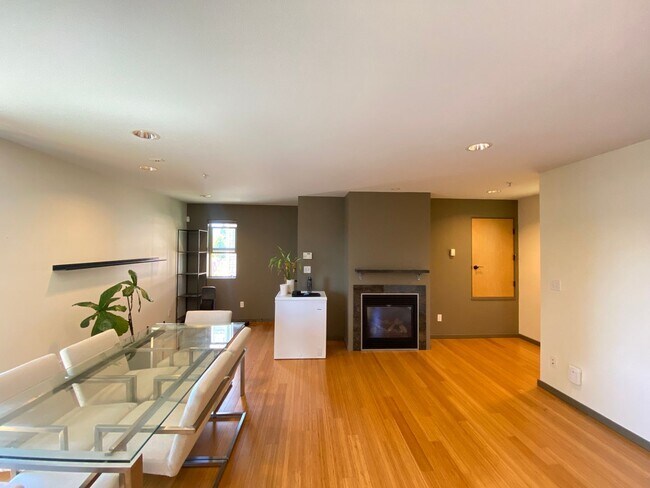 Foto del edificio - Great private townhome for rent