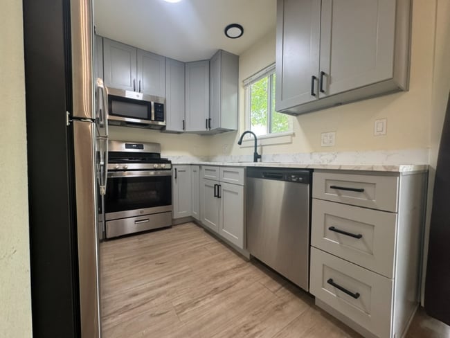 Building Photo - 1624 Banyan Dr