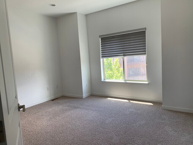 Foto del edificio - 3155 E 104th Ave