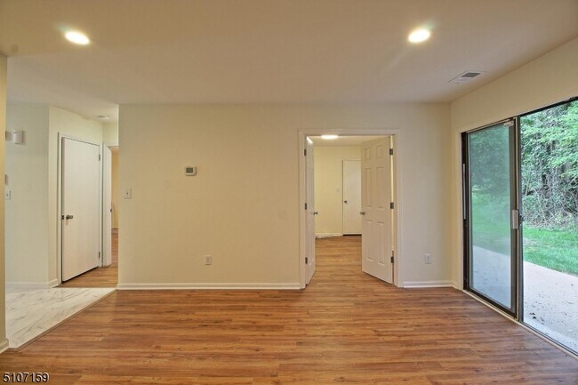 Foto del edificio - 606 Maplecrest Rd