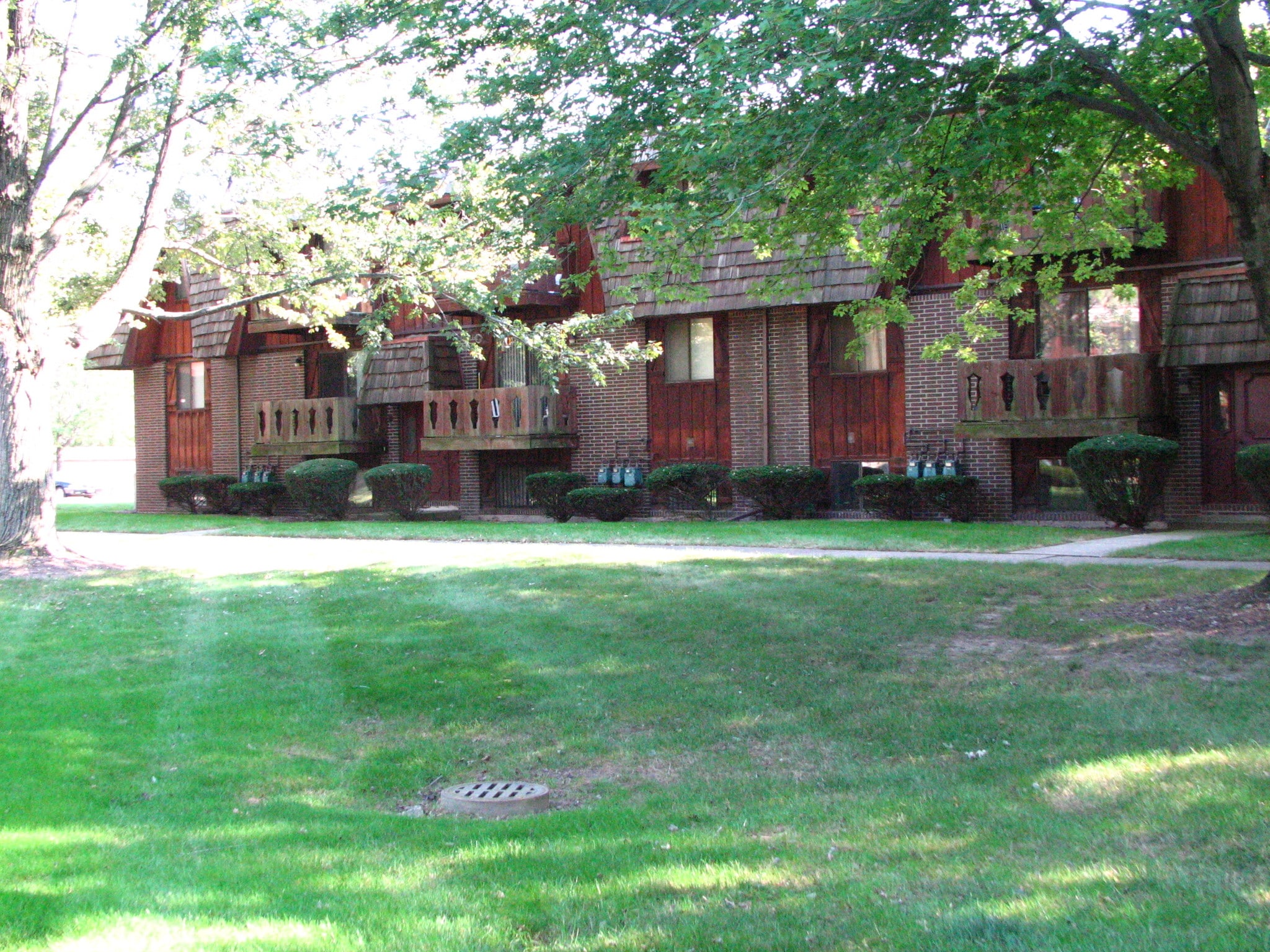 Sherwood Forest Apartments – photo 2