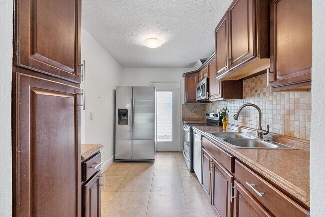 Building Photo - 6260 S Falls Cir Dr