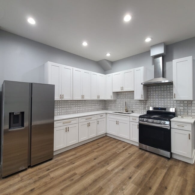 Kitchen - 5935 S Indiana Ave