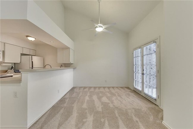 Foto del edificio - 7525 Holly Hill Dr