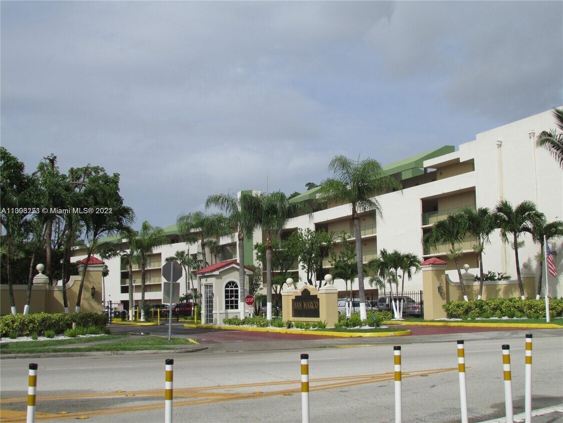 8810 Fontainebleau Blvd Unit 102, Miami, FL 33172 Condo for Rent in