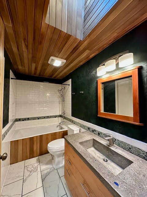 Bathroom with deep tub - 5435 SE 60th Ave
