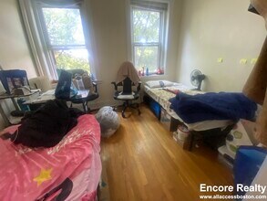 Building Photo - 364 Riverway