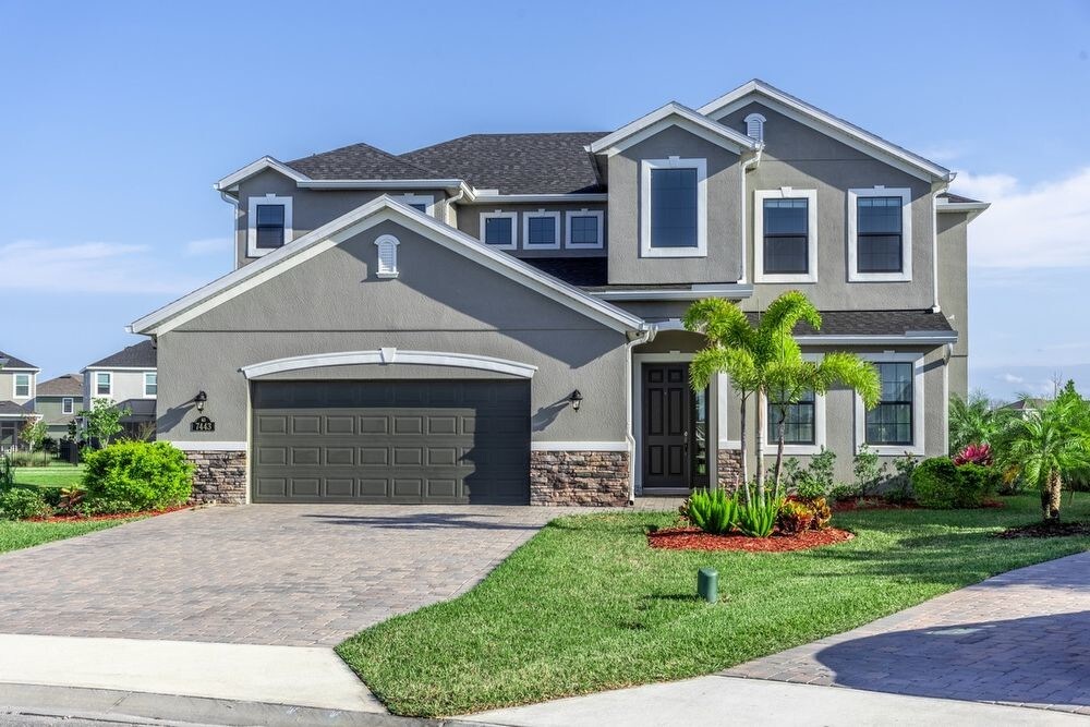 Foto principal - Executive 5 bedroom 4.5 Bath Pool Home