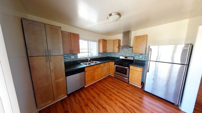 Building Photo - 245 S Doheny Dr