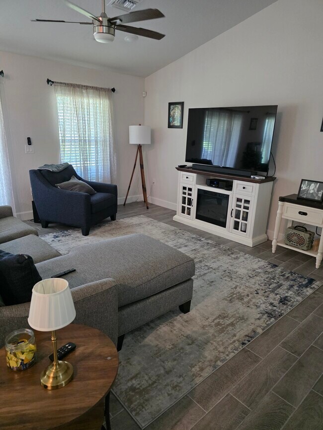 Foto del edificio - 4236 NE 20th Pl