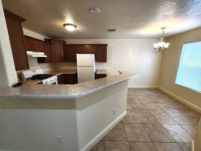 Building Photo - 5431 Sombra Azul St