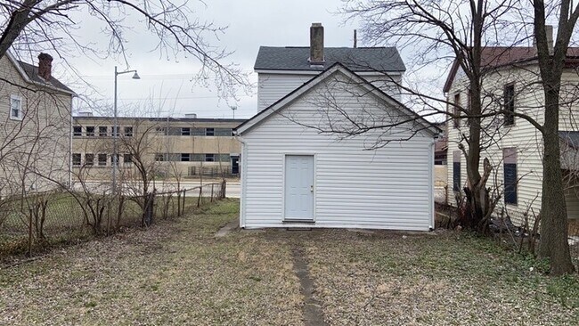 Building Photo - 720 Springfield St.