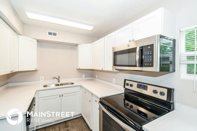Foto del edificio - 6533 Burgundy Rd S